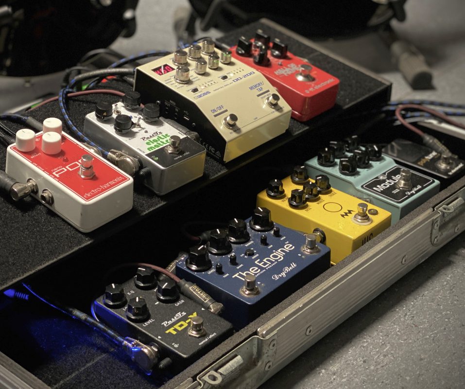 Bjørn Riis’ pedalboard 2024, featuring DryBell The Engine and Module 4.