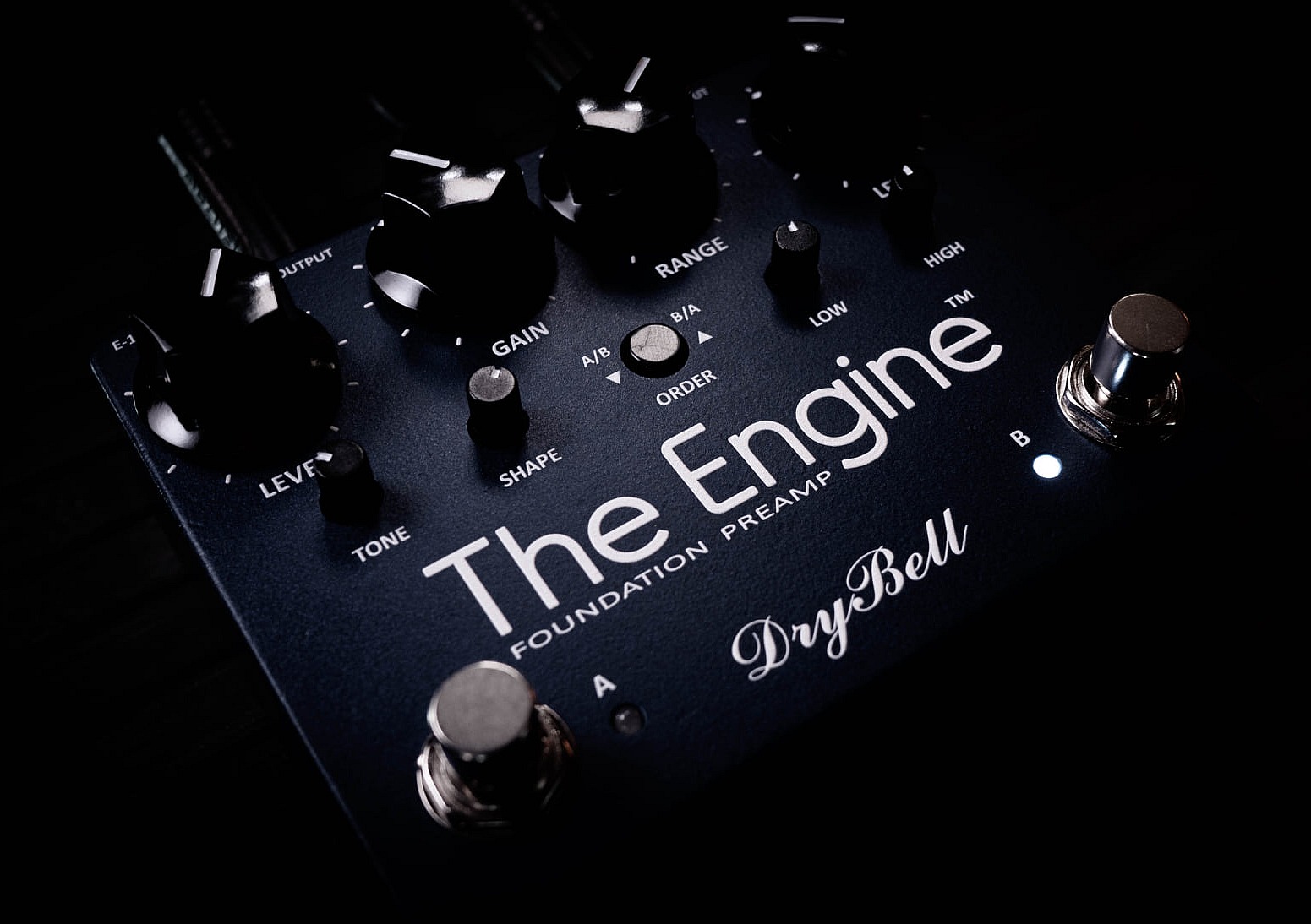 Artistic dark photo of DryBell The Engine pedal, captured beautifully by musician Alberto Barrero.
