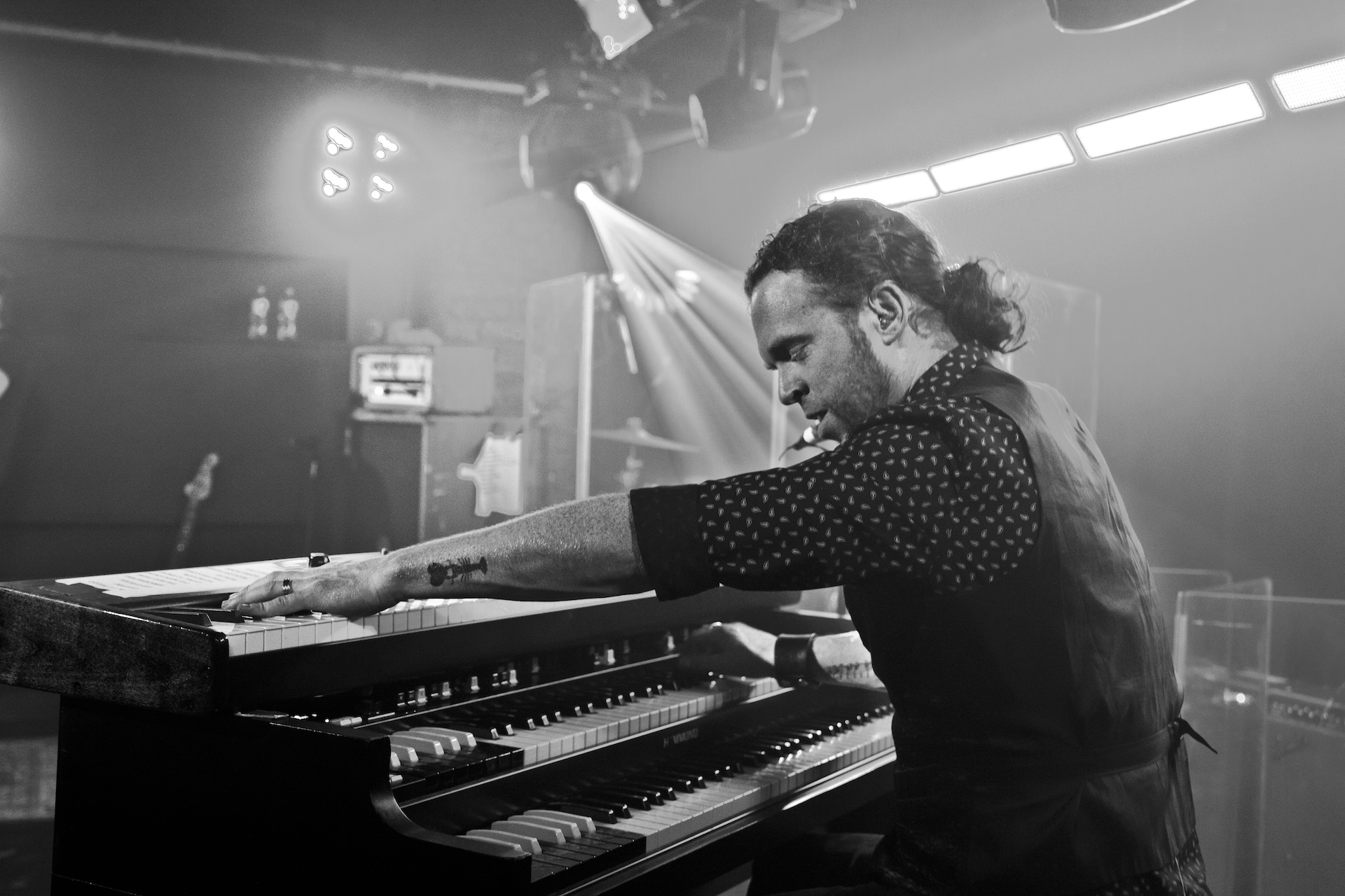 Bob Fridzema has been using DryBell Vibe Machine with his keyboards.