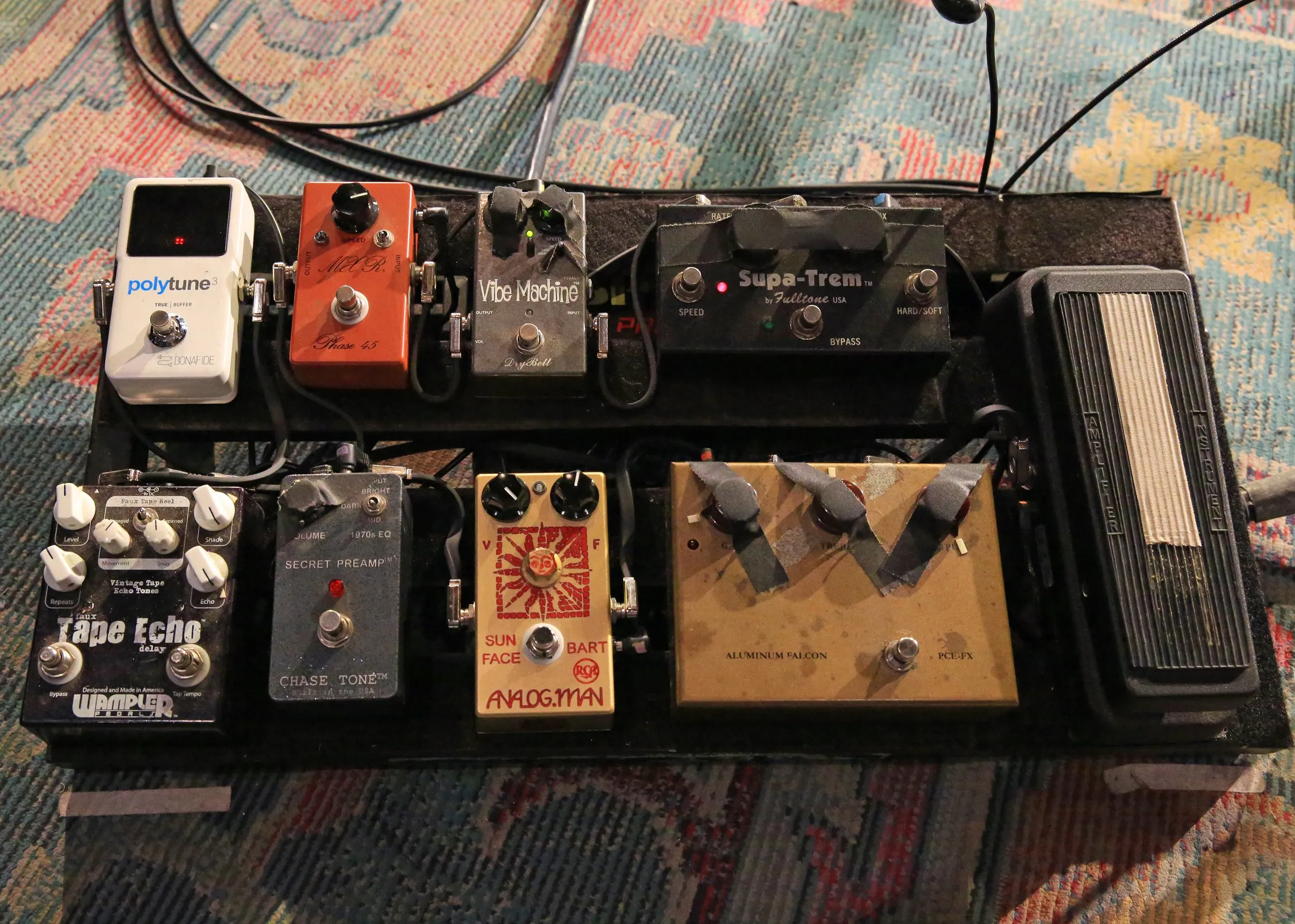 Charlie Starr’s pedalboard featuring DryBell Vibe Machine