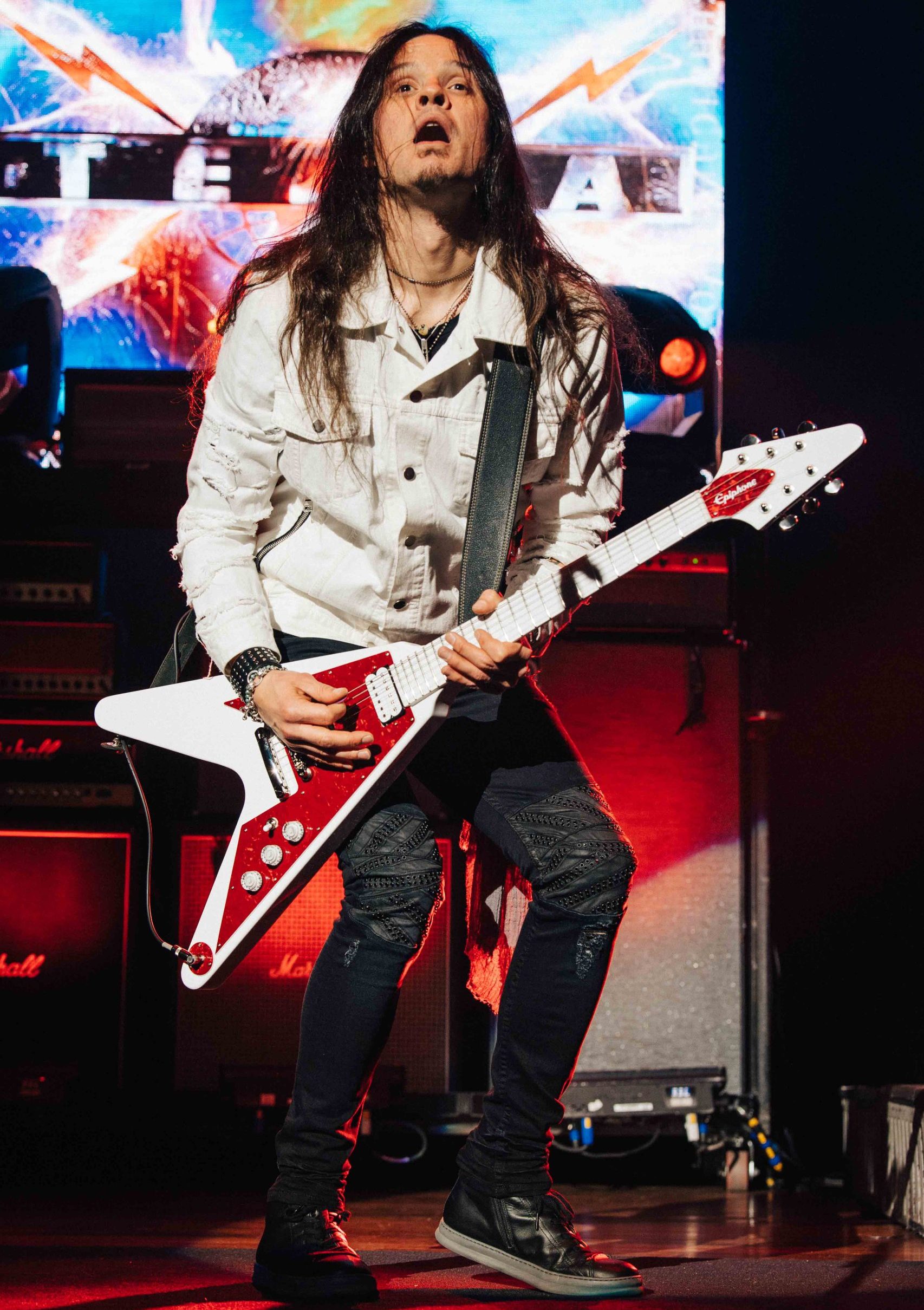 Dave Rude, Tesla guitarist and Vibe Machine V-3 user