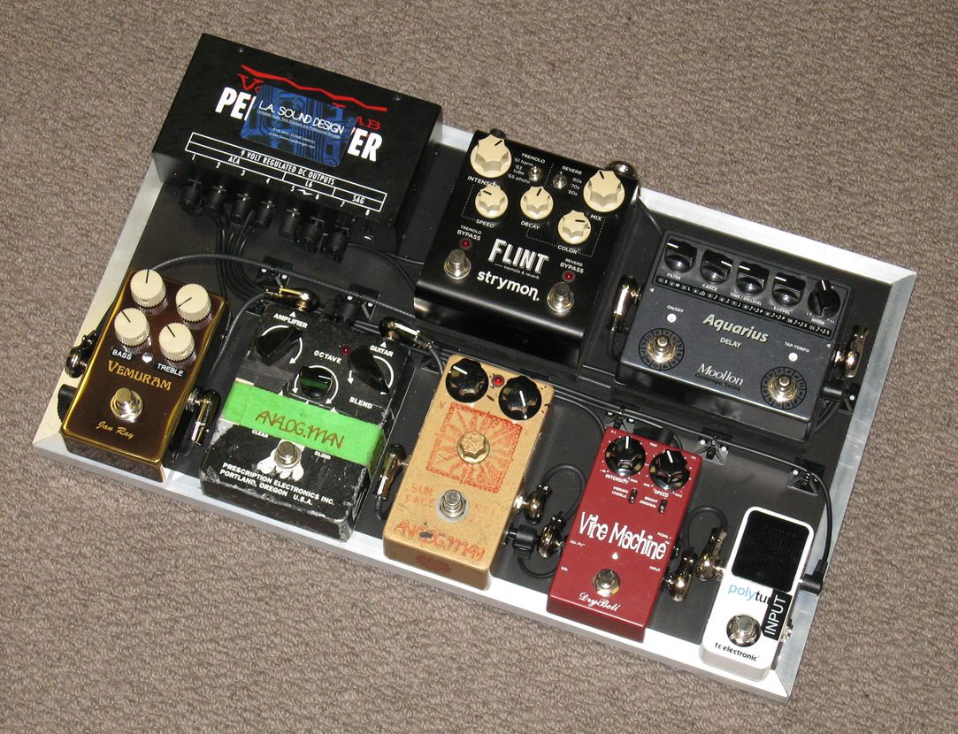 Doyle Bramhall II’s pedalboard featuring DryBell Vibe Machine