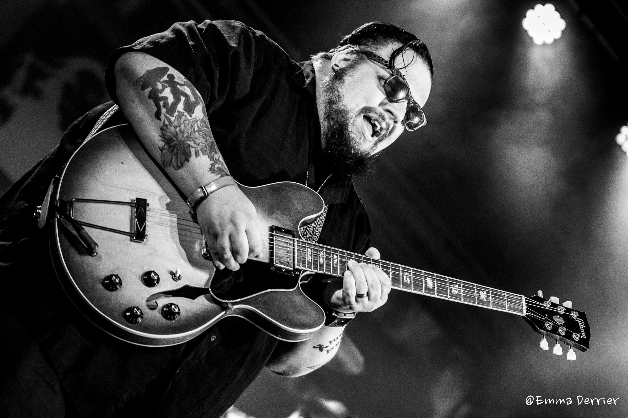 Gino Matteo, an American blues guitarist and singer, said that the DryBell Vibe Machine is the best vibe pedal he has ever played.
