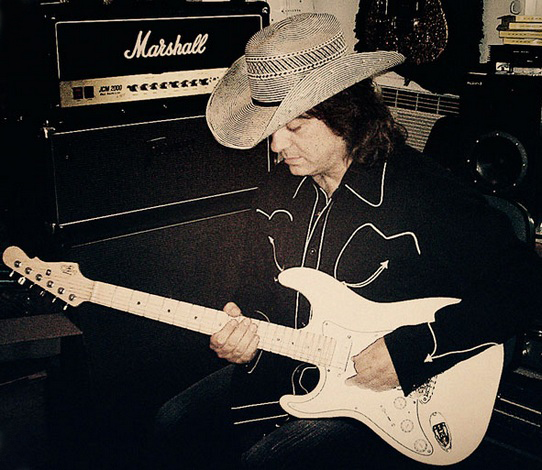 Italian guitar player JP Cervoni is a long time DryBell Vibe Machine user.