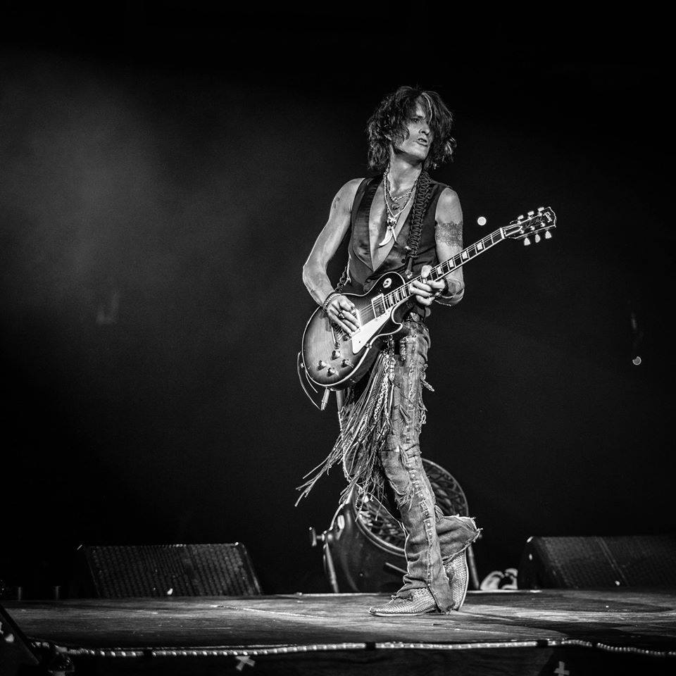 Joe Perry has been a long time user of DryBell Vibe Machine and Unit67 pedals, incorporating them into his signature sound.