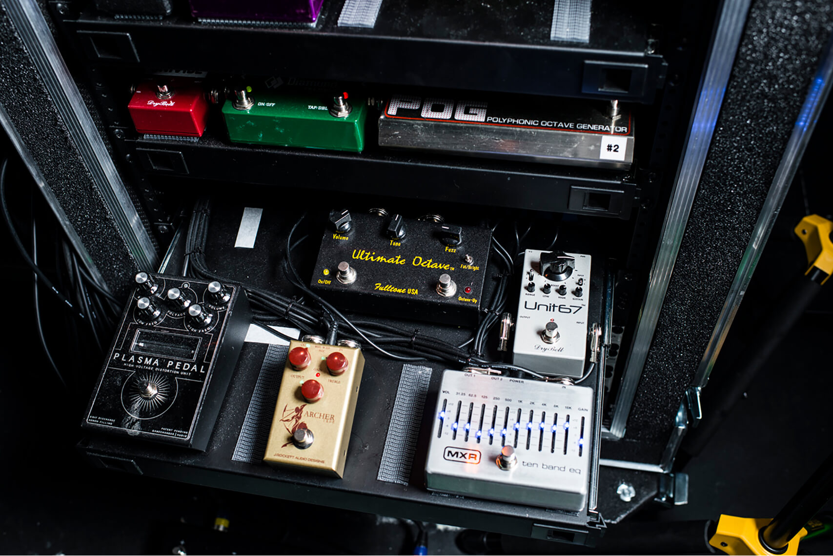Close-up of Joe Perry’s pedalboard featuring DryBell Unit67 guitar pedal