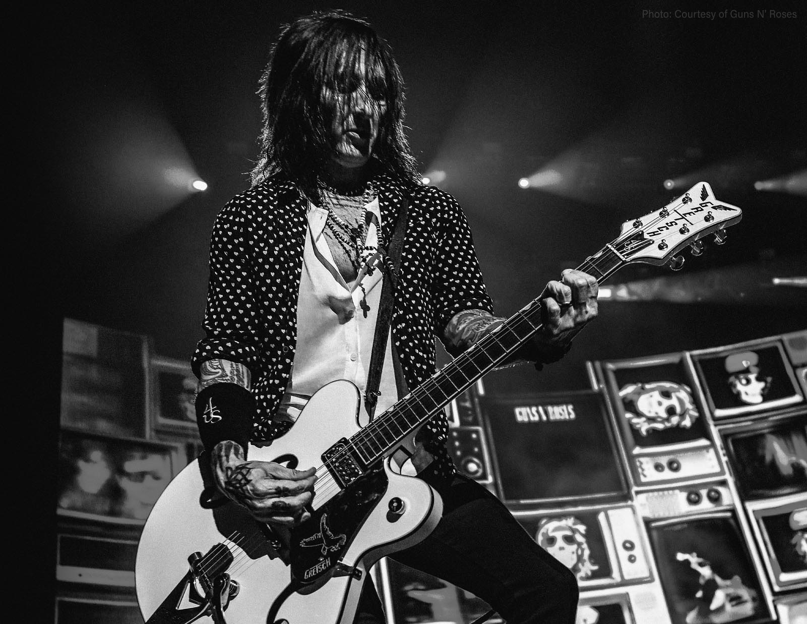 Richard Fortus, guitarist of Guns N’ Roses incorporates DryBell Unit67 into his rig.