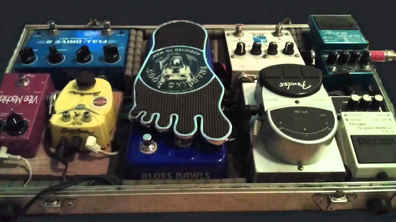 Vedran Božić’s pedalboard featuring DryBell Vibe Machine
