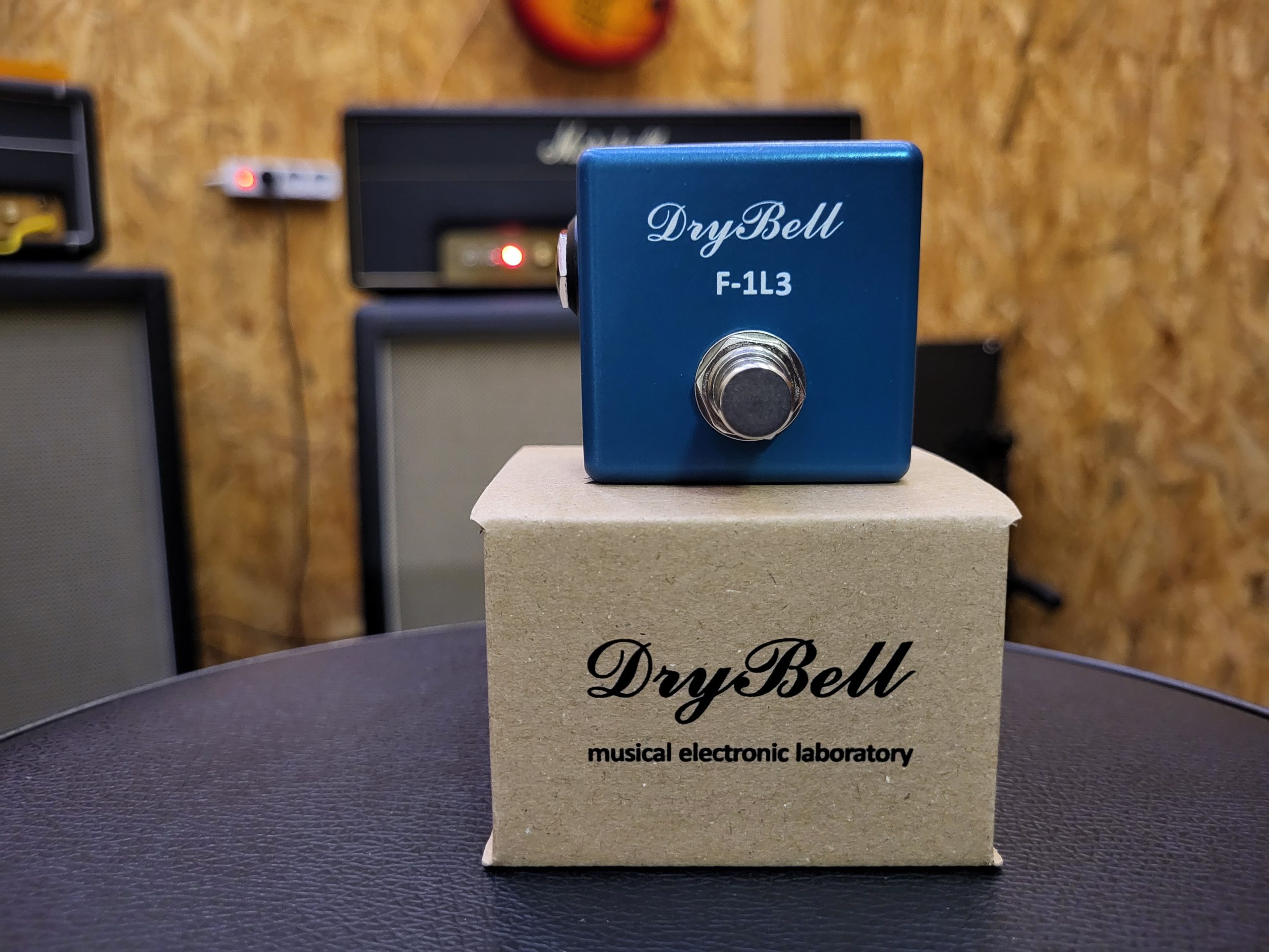 DryBell F-1L3 Footswitch with packaging.