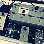 Guitar player from Netherlands, expressing satisfaction with DryBell Vibe Machine pedal in his testimonial. 