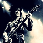 Steve Stevens, legendary guitarist for Billy Idol, expressing satisfaction with DryBell Vibe Machine V-2 pedal in his testimonial.