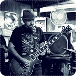 Thomas Richards, guitar player, expressing satisfaction with DryBell Vibe Machine pedal in his testimonial.