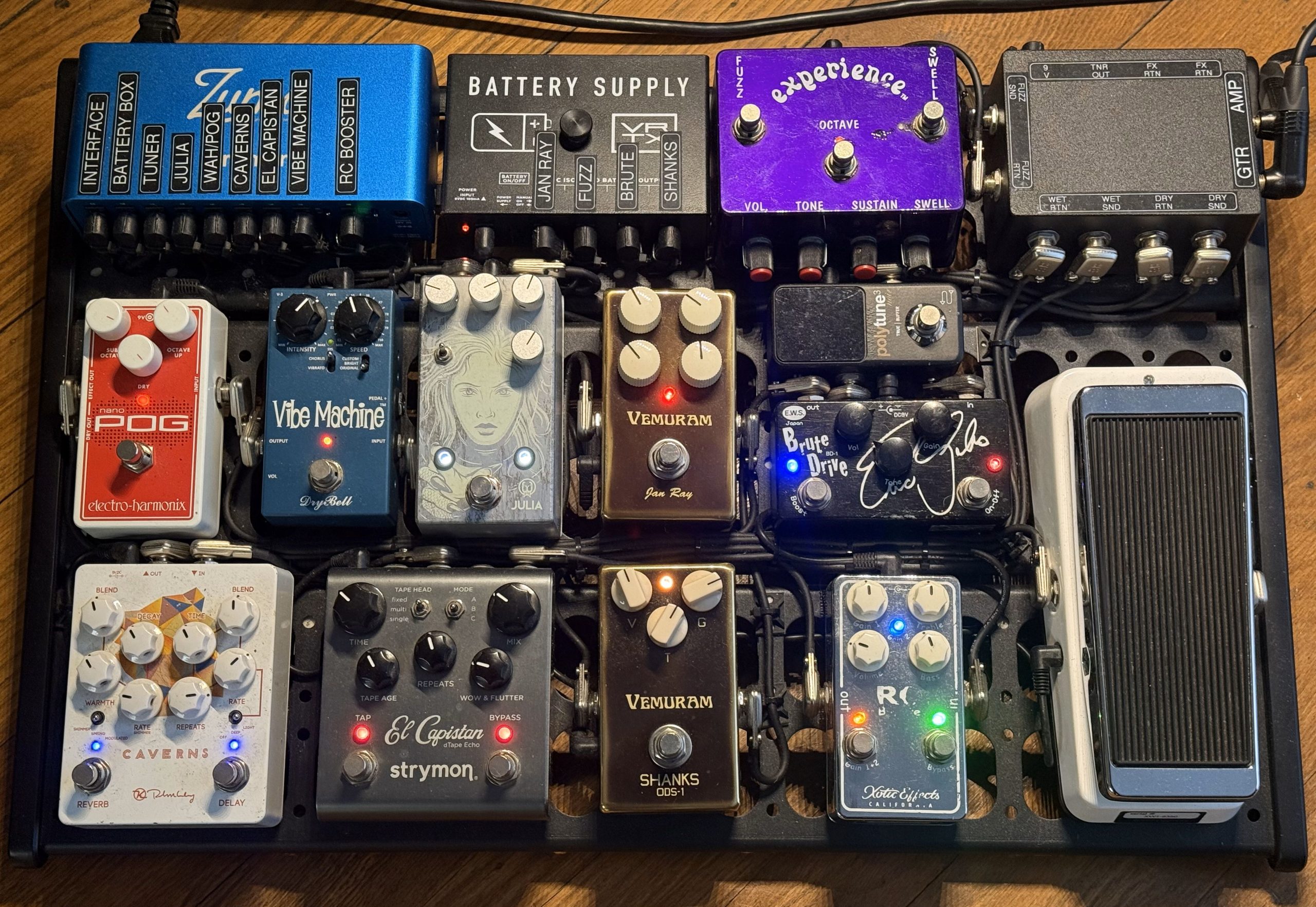 Edgard dos Santos Paiva’s pedalboard, custom-made by VSS Designs, featuring DryBell Vibe Machine V-3.