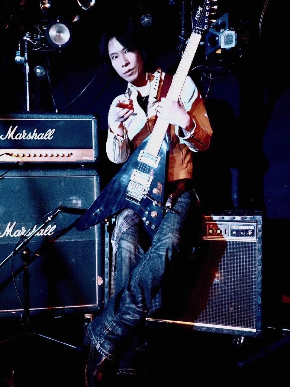 KOJI Brash, Japanese artist, performing on stage